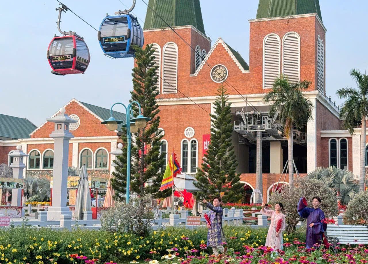 tourist site image